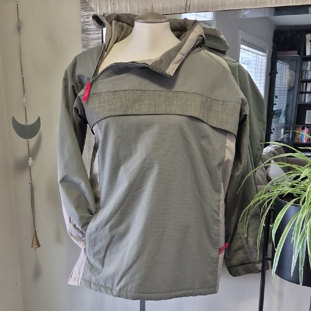 Ski & Snow Jacket — Light Sage Hooded Pullover